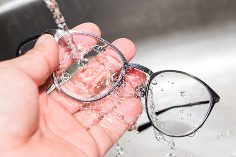 Cleaning glasses under running water